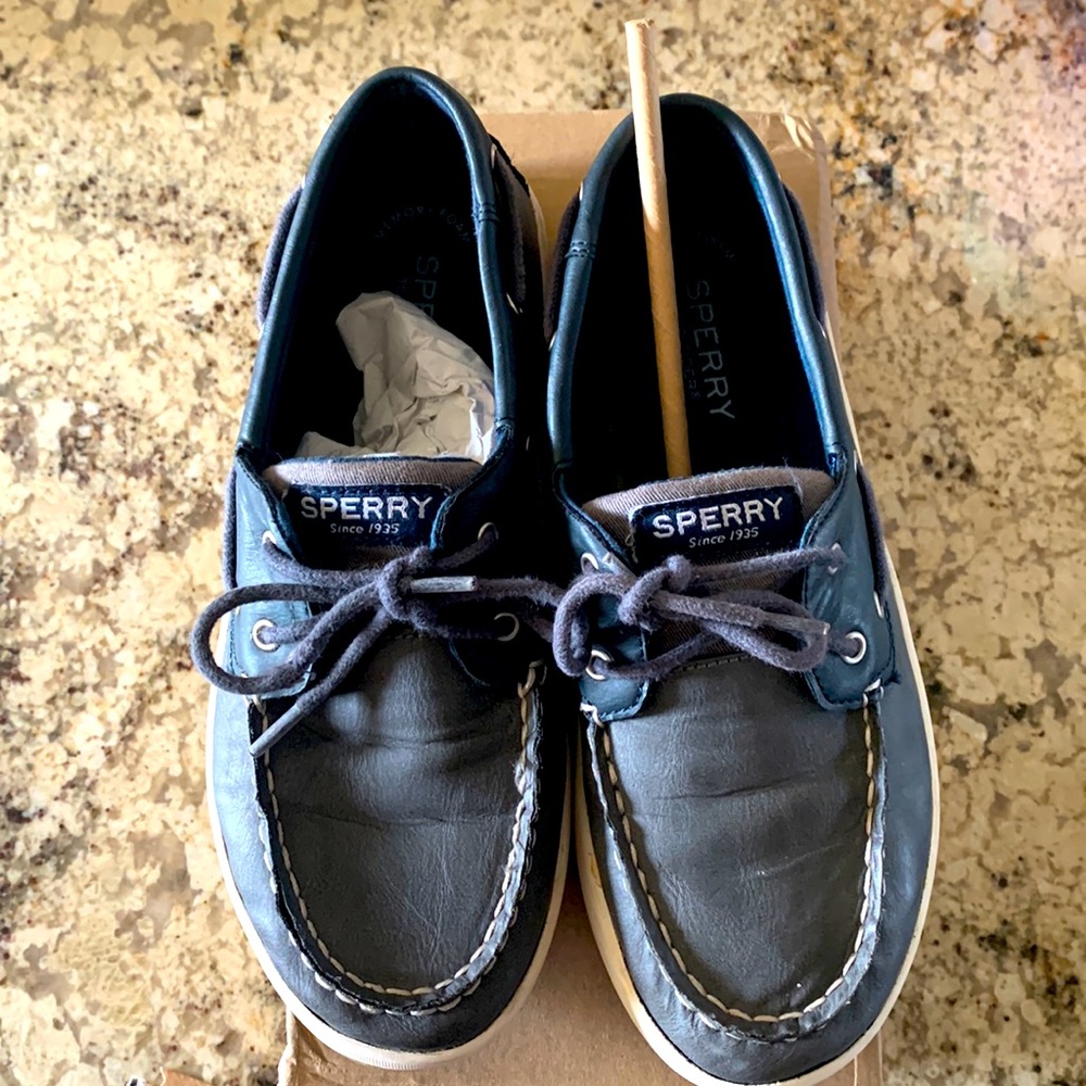 Boys Sperry Boat shoe size 4.5. Navy/grey